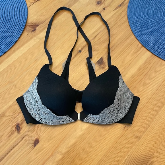Like new Victoria’s Secret black criss cross back bra - Picture 1 of 4